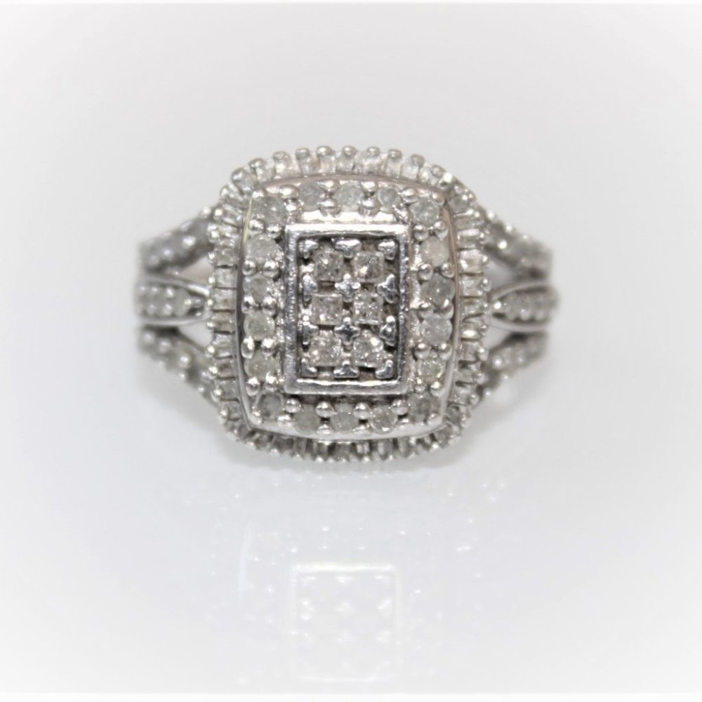 STERLING SILVER DIAMOND RING